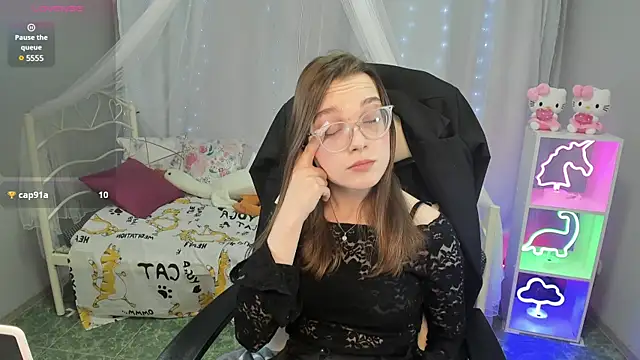 Snapshot of kaisajenner chatting on 03-18-25, 10:48 kaisajenner online show from 03-18-25, 10:48