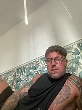 Jamesdeanmcqueen online show from 06-21-26, 04:35
