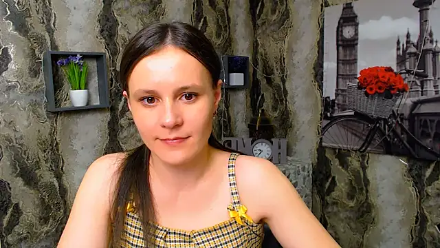 Snapshot of ValeriaHeart_ chatting on 03-05-25, 04:13 ValeriaHeart online show from 03-05-25, 04:13