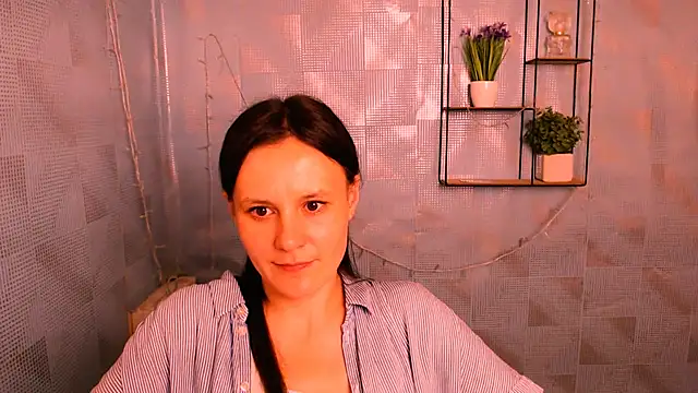 Snapshot of ValeriaHeart_ chatting on 02-04-25, 03:47 ValeriaHeart online show from 02-04-25, 03:47