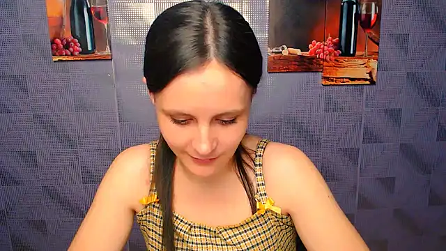 Snapshot of ValeriaHeart_ chatting on 02-13-25, 05:33 ValeriaHeart online show from 02-13-25, 05:33