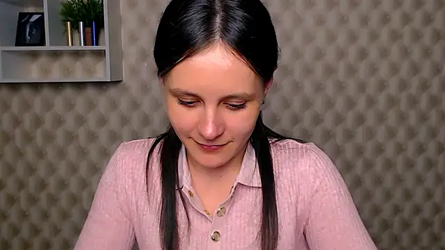 Snapshot of ValeriaHeart_ chatting on 02-25-25, 03:53 ValeriaHeart online show from 02-25-25, 03:53