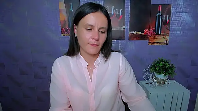 Snapshot of ValeriaHeart_ chatting on 09-11-25, 01:44 ValeriaHeart online show from 09-11-25, 01:44