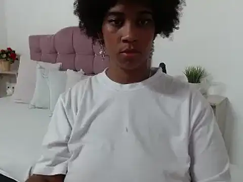 Snapshot of CanelaFierce chatting on 03-08-25, 04:28 CanelaFierce online show from 03-08-25, 04:28