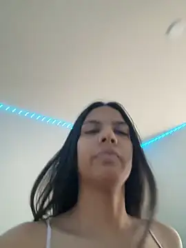 Snapshot of Liyah_19 chatting on 09-23-25, 02:57 Liyah 19 online show from 09-23-25, 02:57