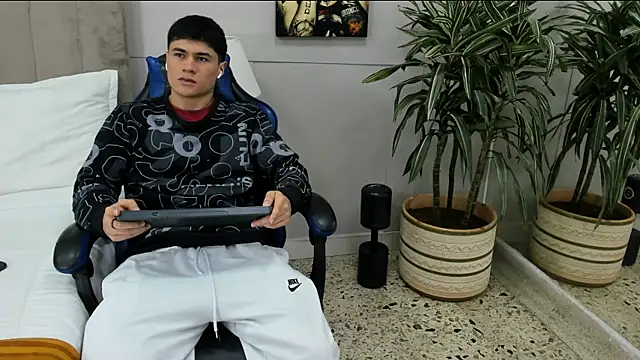 roan birkin online show from 04-23-26, 07:37