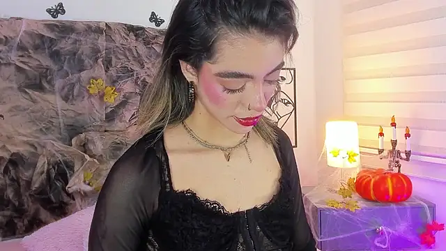 Snapshot of Violetta_Ficher chatting on 10-19-25, 02:25 Violetta Ficher online show from 10-19-25, 02:25