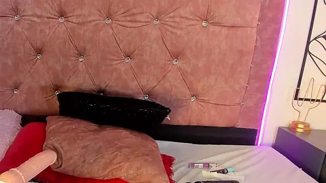 Snapshot of Violetta_Ficher chatting on 03-18-25, 05:12 Violetta Ficher online show from 03-18-25, 05:12
