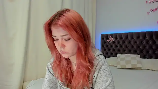 Ella Mayers online show from 10-10-25, 12:28
