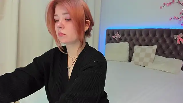 Ella Mayers online show from 10-18-25, 12:18