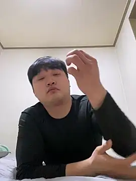 Snapshot of offwhite777 chatting on 02-05-25, 02:48 offwhite777 online show from 02-05-25, 02:48