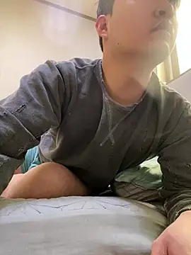 Snapshot of offwhite777 chatting on 02-21-25, 01:33 offwhite777 online show from 02-21-25, 01:33