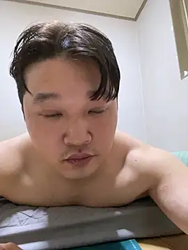 Snapshot of offwhite777 chatting on 02-23-25, 04:35 offwhite777 online show from 02-23-25, 04:35