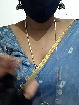 Snapshot of Tamil_Meera12 chatting on 10-18-25, 06:48 Tamil Meera12 online show from 10-18-25, 06:48