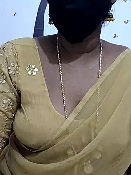 Snapshot of Tamil_Meera12 chatting on 09-25-25, 06:30 Tamil Meera12 online show from 09-25-25, 06:30