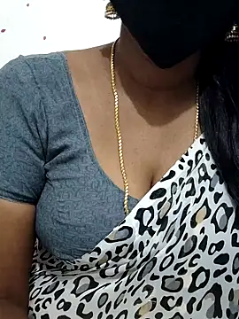Snapshot of Tamil_Meera12 chatting on 10-10-25, 06:47 Tamil Meera12 online show from 10-10-25, 06:47