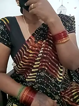Snapshot of Tamil_Meera12 chatting on 02-05-25, 05:20 Tamil Meera12 online show from 02-05-25, 05:20