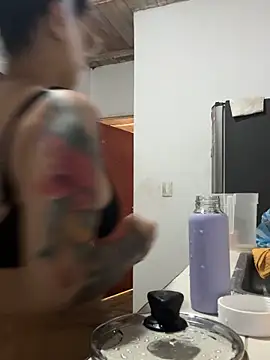 Emma Giraldo online show from 10-29-25, 12:09