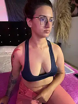 Emma Giraldo online show from 06-18-26, 01:37