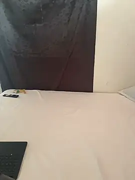 Emma Giraldo online show from 11-12-25, 04:44