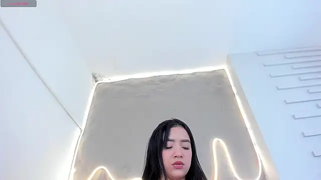 Lia Guzman online show from 11-07-25, 03:33