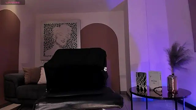 Snapshot of BeccaBaxter chatting on 02-17-26, 12:13 BeccaBaxter online show from 02-17-26, 12:13