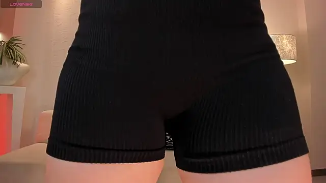 Snapshot of BeccaBaxter chatting on 02-05-26, 12:01 BeccaBaxter online show from 02-05-26, 12:01