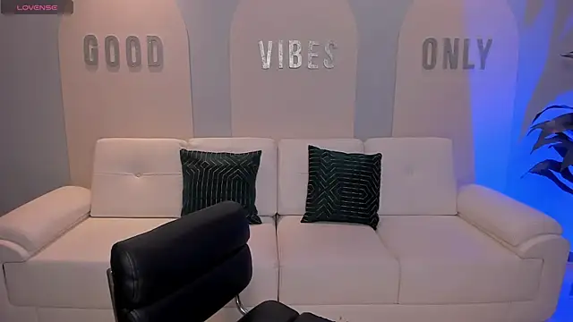 BeccaBaxter online show from 04-17-26, 12:19