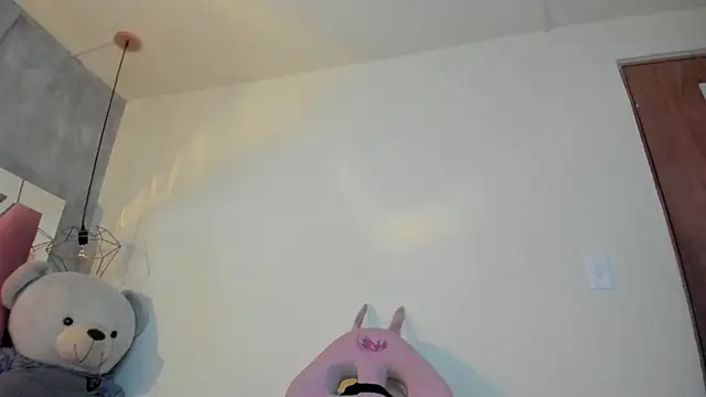 Snapshot of Raichell_ chatting on 03-05-25, 10:33 Raichell online show from 03-05-25, 10:33