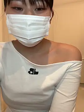 Snapshot of Rara__oo chatting on 02-21-25, 07:23 Rara oo online show from 02-21-25, 07:23