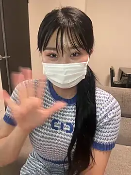 Snapshot of Rara__oo chatting on 02-17-25, 07:15 Rara oo online show from 02-17-25, 07:15