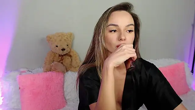 Snapshot of EvaBalmer chatting on 09-23-25, 11:12 EvaBalmer online show from 09-23-25, 11:12