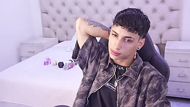 JhoanLeandro online show from 03-07-26, 05:36