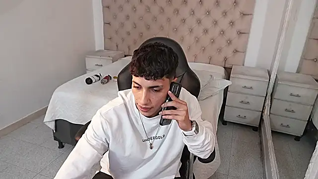 Snapshot of JhoanLeandro chatting on 02-22-26, 06:05 JhoanLeandro online show from 02-22-26, 06:05