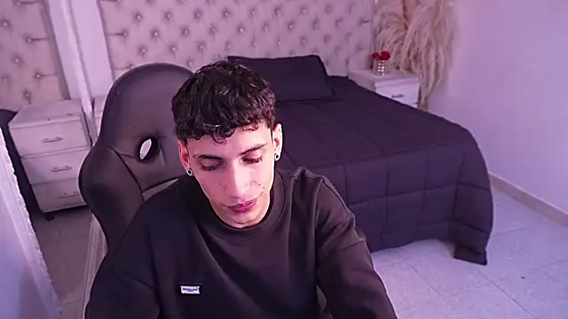 Snapshot of JhoanLeandro chatting on 04-19-26, 06:03 JhoanLeandro online show from 04-19-26, 06:03