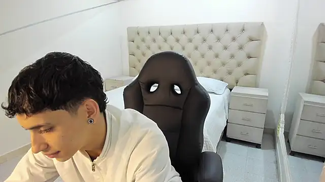 JhoanLeandro online show from 11-13-25, 04:49