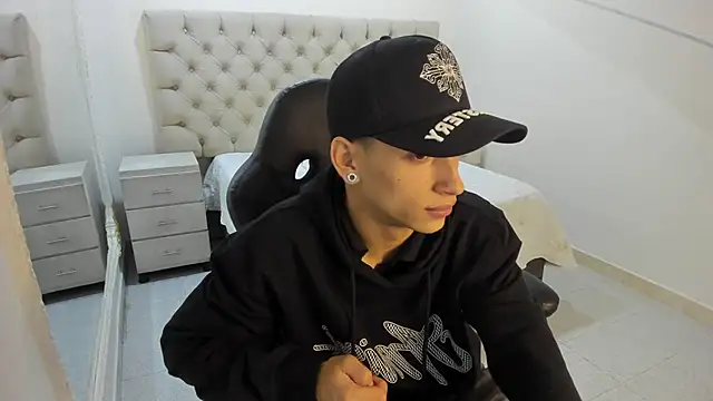 JhoanLeandro online show from 12-01-25, 05:19