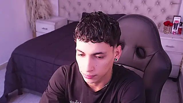 Snapshot of JhoanLeandro chatting on 04-24-26, 06:37 JhoanLeandro online show from 04-24-26, 06:37