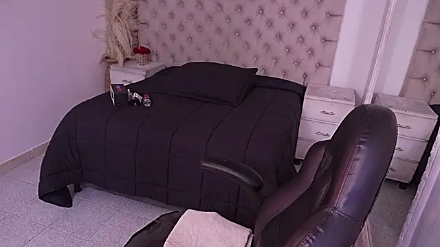 JhoanLeandro online show from 03-25-26, 06:13