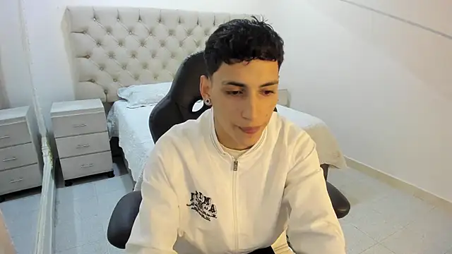 JhoanLeandro online show from 11-30-25, 04:57