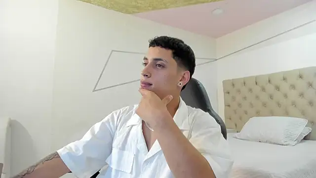 Snapshot of JhoanLeandro chatting on 09-14-25, 05:30 JhoanLeandro online show from 09-14-25, 05:30