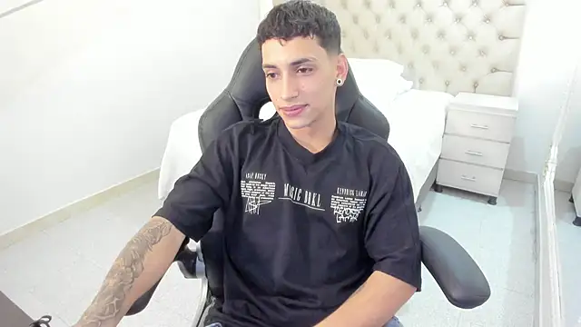 Snapshot of JhoanLeandro chatting on 09-25-25, 05:57 JhoanLeandro online show from 09-25-25, 05:57