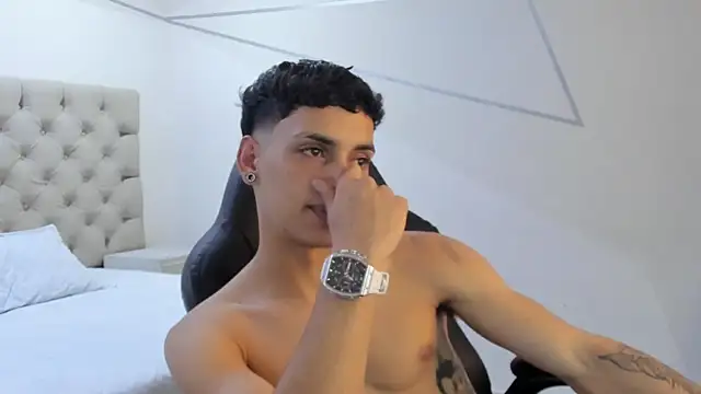 Snapshot of JhoanLeandro chatting on 01-17-26, 04:16 JhoanLeandro online show from 01-17-26, 04:16