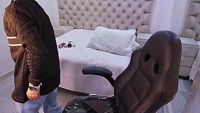 Snapshot of JhoanLeandro chatting on 03-03-26, 07:04 JhoanLeandro online show from 03-03-26, 07:04