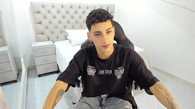 JhoanLeandro online show from 11-06-25, 05:22