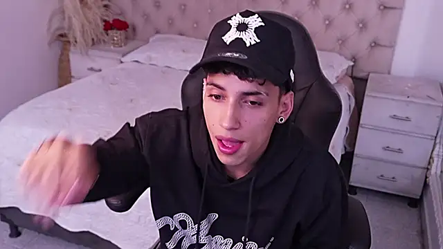 JhoanLeandro online show from 03-24-26, 06:13