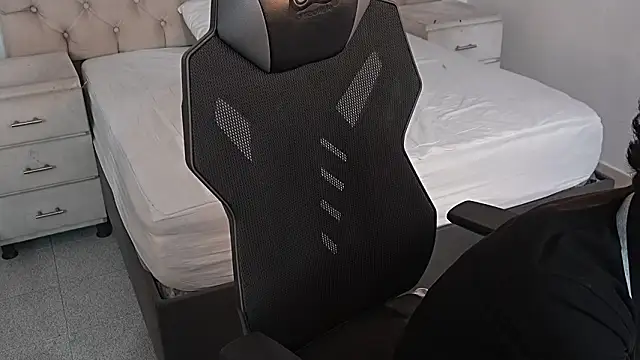 Snapshot of JhoanLeandro chatting on 02-10-26, 06:34 JhoanLeandro online show from 02-10-26, 06:34