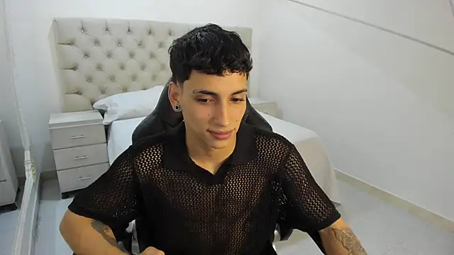 JhoanLeandro online show from 11-17-25, 04:49