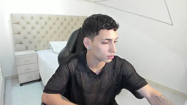 Snapshot of JhoanLeandro chatting on 09-22-25, 06:08 JhoanLeandro online show from 09-22-25, 06:08