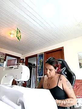 Snapshot of Pantaneirasexy chatting on 10-10-25, 06:31 Pantaneirasexy online show from 10-10-25, 06:31